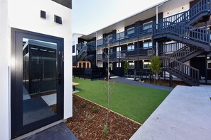 Exterior - Christchurch 1BR Stay with Outdoor Space (Christchurch)