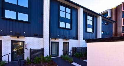 Stylish 2BR Townhouse in Prime Location