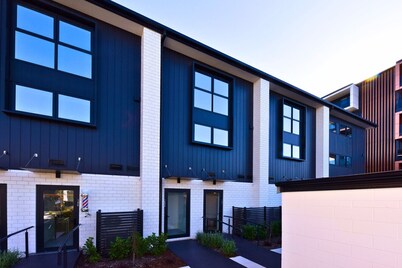 Stylish 2BR Townhouse in Prime Location