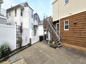 Terrace/patio - Bright & Welcoming 2BR Near Beach, Boardwalk & Local Attractions (Ocean City)