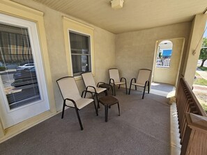 Terrace/patio - Bright & Welcoming 2BR Near Beach, Boardwalk & Local Attractions (Ocean City)