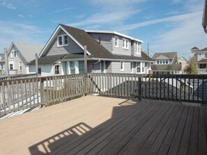 Terrace/patio - Northend  3 Bedroom, 2nd Floor Rental – Walk to Beach & Boardwalk! (Ocean City)