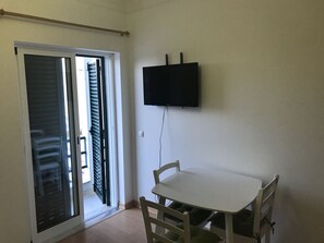 Dining - Verde Altura Apartment (Altura)