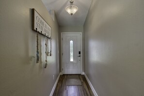 Interior - Last Mango in Palm Coast (Palm Coast)