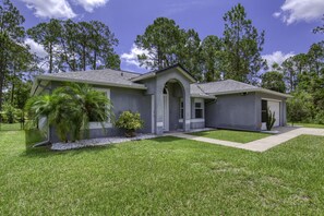 Interior - Last Mango in Palm Coast (Palm Coast)