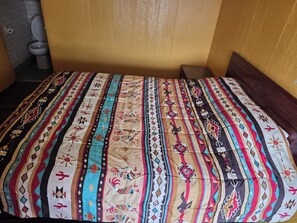 1 bedroom, desk -  LEE MOTEL 2 miles from Nashville downtown (Nashville)