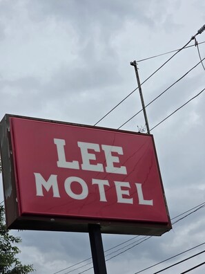 Exterior detail -  LEE MOTEL 2 miles from Nashville downtown (Nashville)