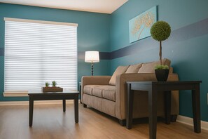 Apartment (1 Bedroom) | Interior - Pool, Gym, Bbq, Modern apt Near Theheights (Houston)