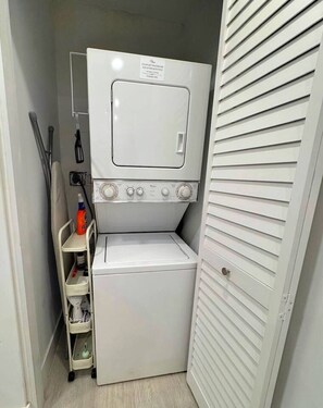 Interior - Coqui Hideaway Near F1 Beach Port Airport (Dania Beach)