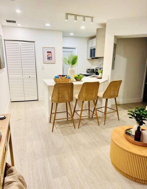 Interior - Casa Tropica Escape 2BR Near Beach & Airport (Dania Beach)
