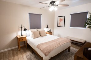 3 bedrooms, iron/ironing board, WiFi, bed sheets - Mid-Century Modern 3-bedroom house in Yuma (Yuma)