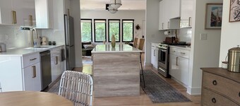 Luxury Retreat - Sleeps 10–14 / Uptown & South End