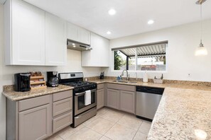 Fridge, microwave, oven, stovetop - The Shangri La | 4BR Retreat with Pool, Spa & Fire Pit (Phoenix)