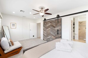 Iron/ironing board, free WiFi, bed sheets - The Shangri La | 4BR Retreat with Pool, Spa & Fire Pit (Phoenix)