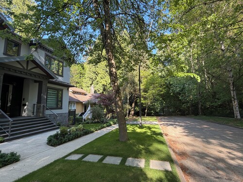 Bright new 5BR Kerrisdale Entire House in Prestigious Vancouver West