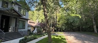 Bright new 5BR Kerrisdale Entire House in Prestigious Vancouver West
