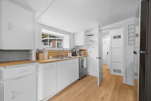 Kühlschrank, Ofen, Herdplatte, Geschirrspüler