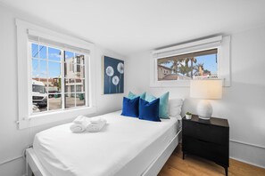 Desk, iron/ironing board, free WiFi, bed sheets - Cozy La Jolla Cottage w/ Private Patio, Pet-Friendly, Driveway Parking (La Jolla)