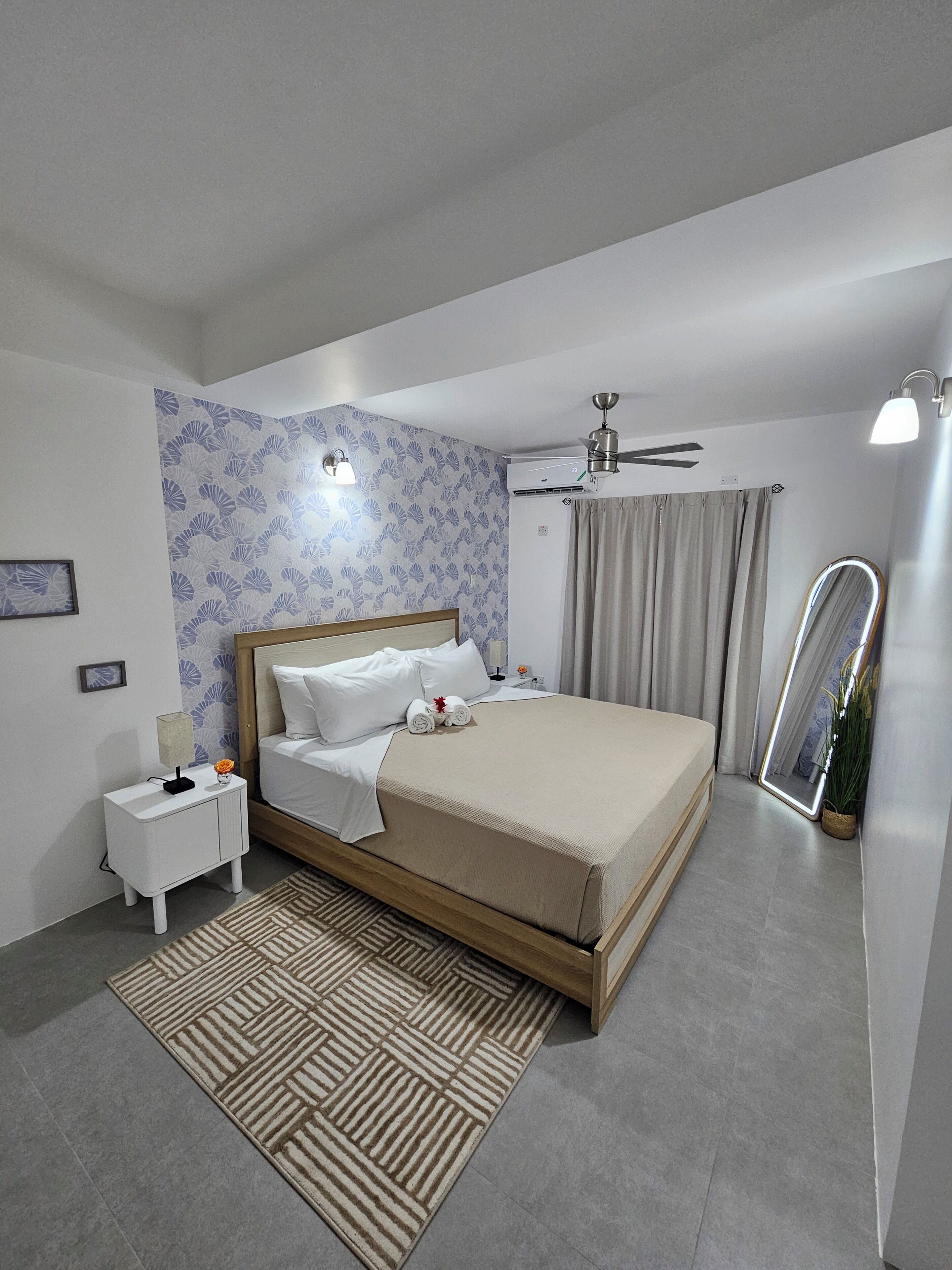 1 slaapkamer, een strijkplank/strijkijzer, wifi, beddengoed