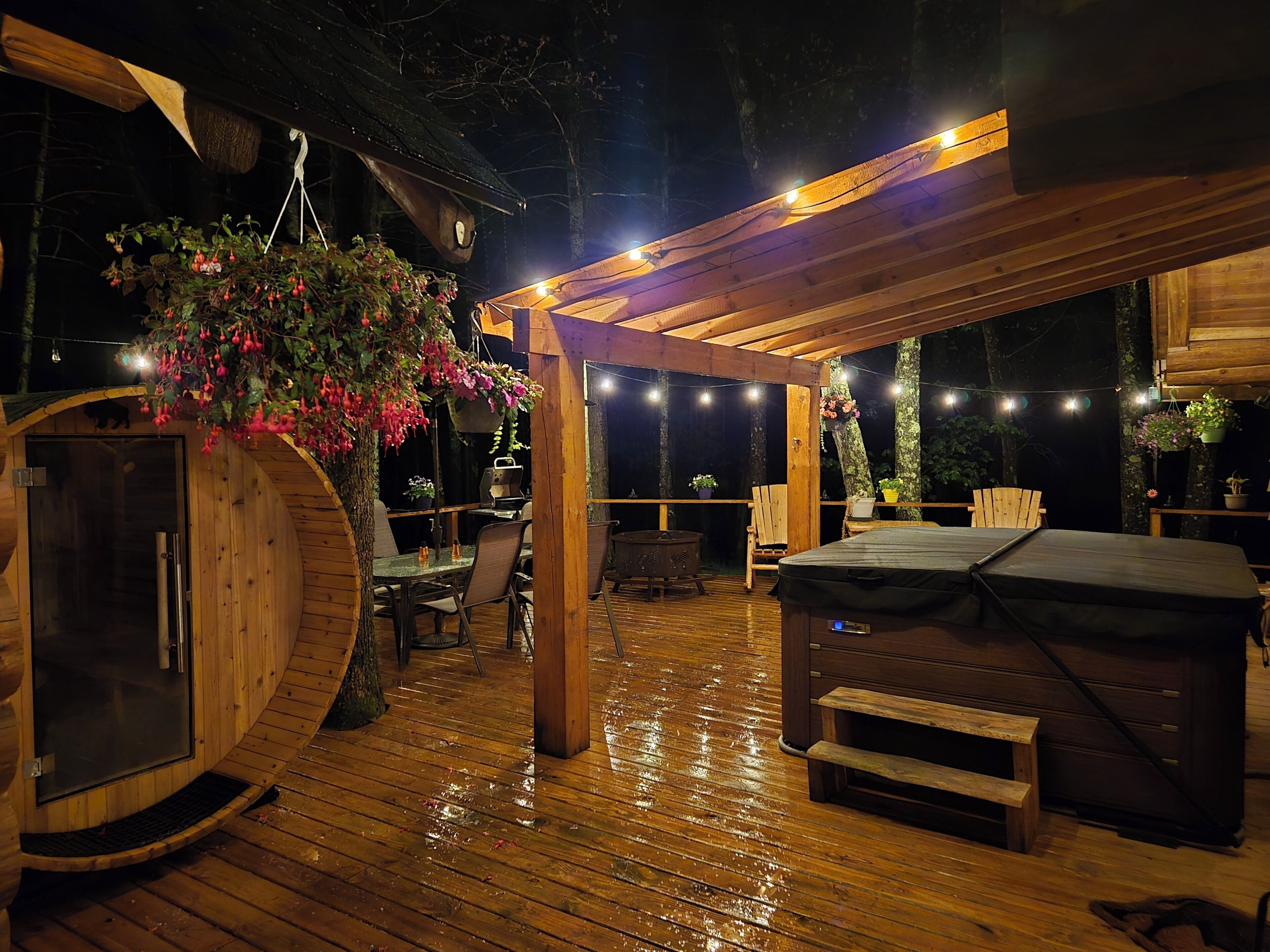 Outdoor spa tub
