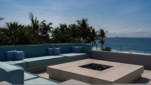 A seaside outdoor seating area with a sofa and a fire pit. - Casa De Elementos in Punta Mita (Punta de Mita)