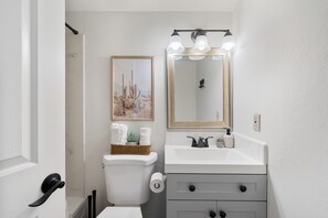 Bathroom - Traveler's Wellness Home|Hot Tub|Sauna|Cold Plunge (Sedona)