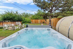 Outdoor spa tub - Traveler's Wellness Home|Hot Tub|Sauna|Cold Plunge (Sedona)
