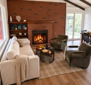 Living area - Beautiful 4-bedroom apartment with AC in charming Wells House (Wells)