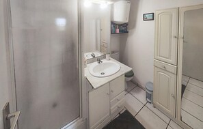 Shower - Gorgeous apartment in Narbonne with house sea view (Narbonne)