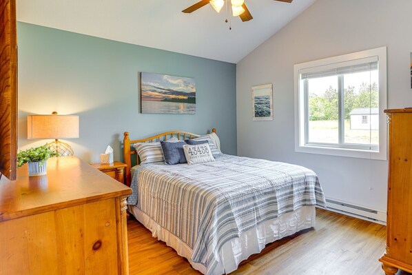 2 bedrooms, iron/ironing board, free WiFi, bed sheets