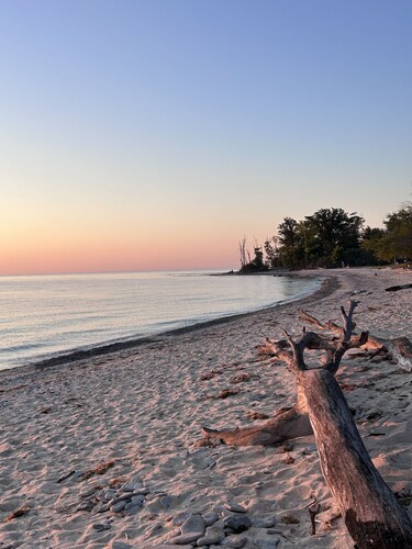 Island Gem, Walk to the lake!