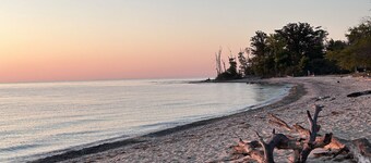 Island Gem, Walk to the lake!