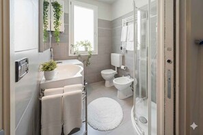Bathroom - Holiday apartment with air conditioning (Imperia)