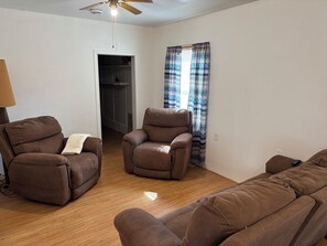 Living area - 2-bedroom house in Lake Nebagamon - Walk to everything (Lake Nebagamon)