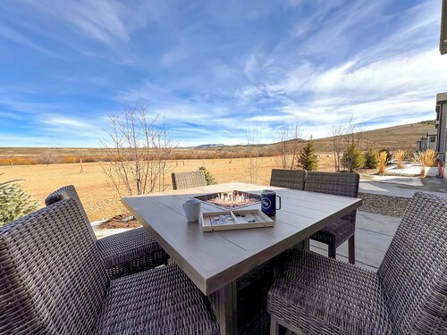 Basecamp - Ski·Golf·Fish·Lake - Fire Table + Views