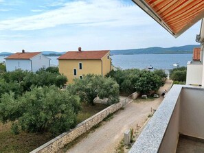 Property grounds - Holiday Apartment Lucia (Turanj)