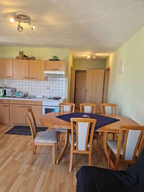 Dining - Holiday Apartment Lucia (Turanj)