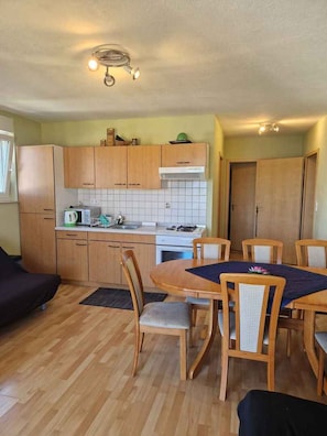 Fridge, oven, stovetop, dishwasher - Holiday Apartment Lucia (Turanj)