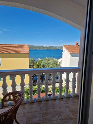 Property grounds - Holiday Apartment Lucia (Turanj)