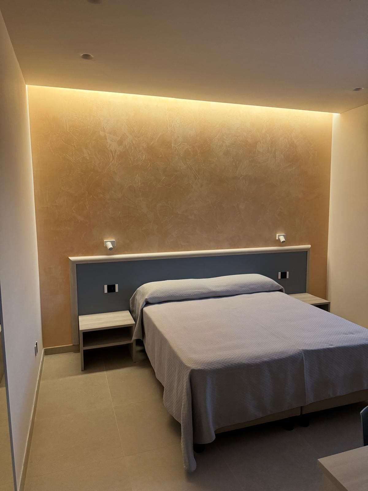 2 bedrooms, in-room safe, iron/ironing board, WiFi (free)