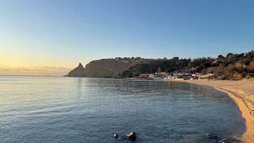 Una spiaggia nelle vicinanze