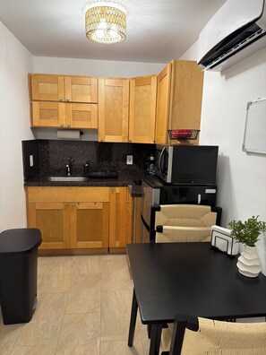 Private kitchen - Cozy Studio in beautiful Dania Beach (Dania Beach)