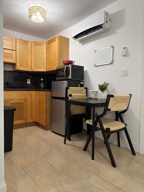 Private kitchen - Cozy Studio in beautiful Dania Beach (Dania Beach)