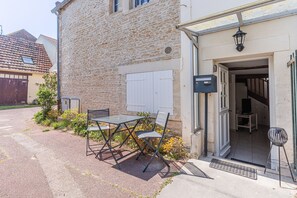 Outdoor dining - Sea & Serenity House - À 500 m de la plage (Bernières-sur-Mer)