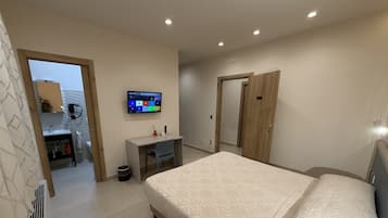 Minibar, caja de seguridad en la habitación y decoración personalizada