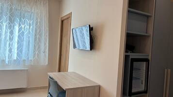 Superior Double Room, 1 Bedroom, Non Smoking, Private Bathroom | Interior