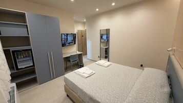 Minibar, in-room safe, individually decorated, individually furnished