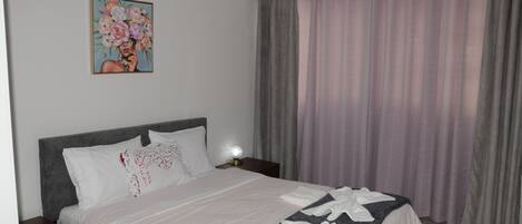 2 bedrooms, iron/ironing board, free WiFi, bed sheets