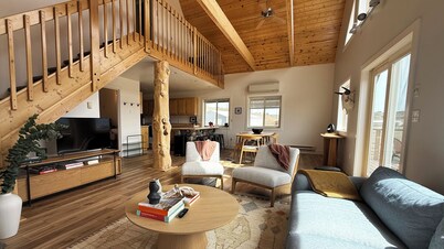 2 bedroom cabin near Yellowstone with cozy mountain vibes. Minutes to everything