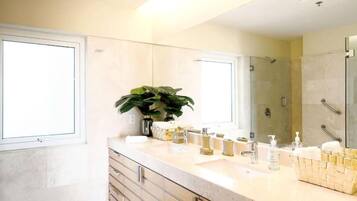 Deluxe Apartment, Patio, Lake View | Bathroom | Free toiletries, hair dryer, towels, soap